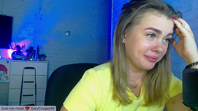 Snapshot of SuchCute chatting on 03-08-25, 01:57 SuchCute online show from 03-08-25, 01:57