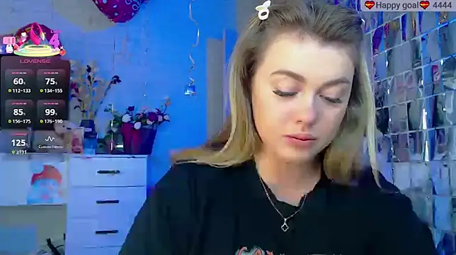 Snapshot of SuchCute chatting on 09-21-25, 03:11 SuchCute online show from 09-21-25, 03:11