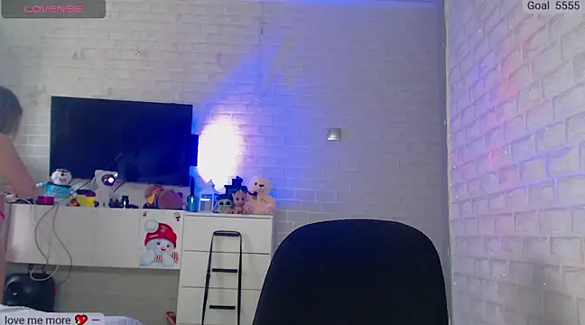 Snapshot of SuchCute chatting on 03-23-25, 02:04 SuchCute online show from 03-23-25, 02:04