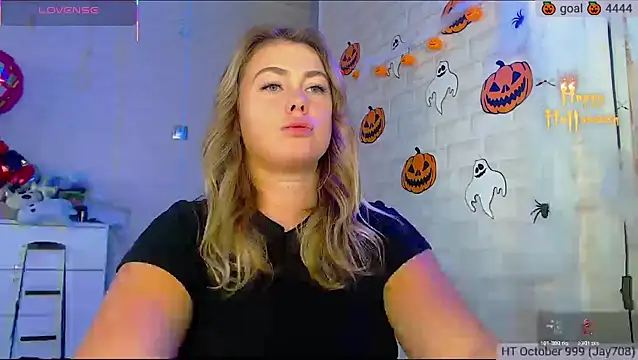 Snapshot of SuchCute chatting on 10-20-25, 02:46 SuchCute online show from 10-20-25, 02:46