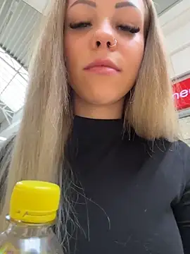 Snapshot of Highschoolpussy chatting on 11-17-25, 09:35 Highschoolpussy online show from 11-17-25, 09:35