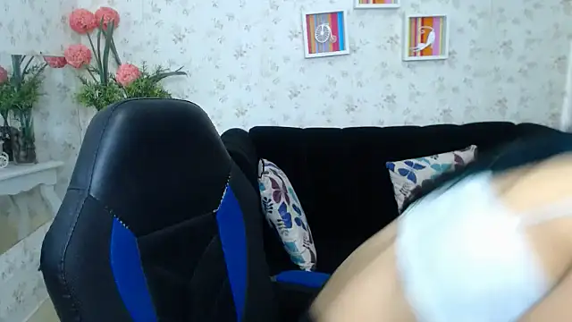 Snapshot of Saloo_uwu chatting on 02-08-25, 03:31 Saloo uwu online show from 02-08-25, 03:31