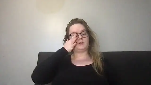 honeyyy24 online show from 10-23-25, 08:29