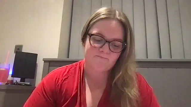 honeyyy24 online show from 06-17-26, 08:52