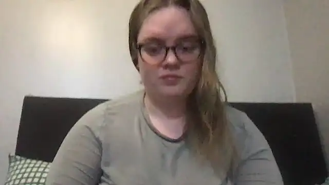 honeyyy24 online show from 04-12-26, 03:15