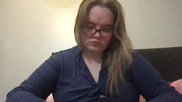 honeyyy24 online show from 10-17-25, 10:33