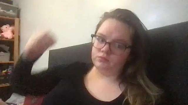 honeyyy24 online show from 12-15-25, 09:20