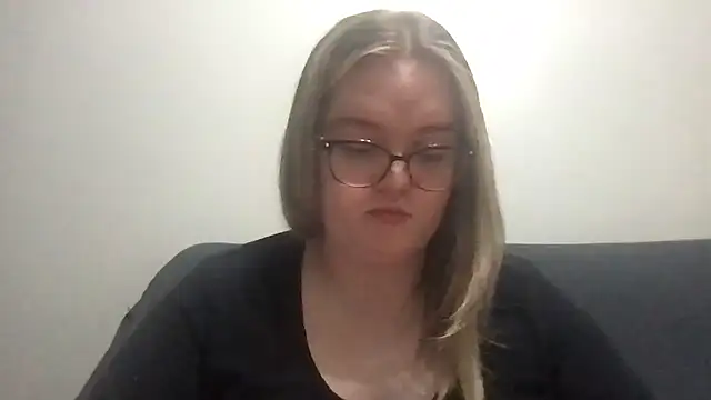 honeyyy24 online show from 04-07-26, 09:38