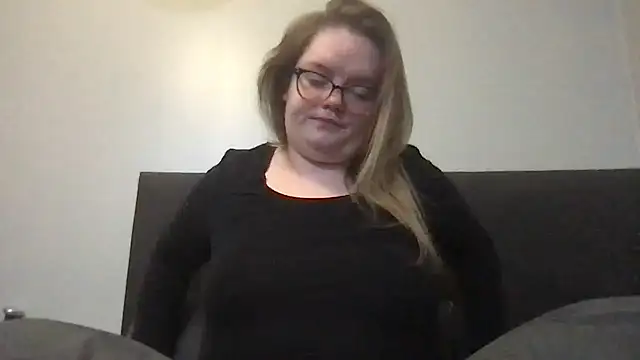 honeyyy24 online show from 11-08-25, 11:19