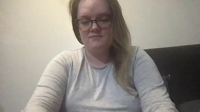 honeyyy24 online show from 10-20-25, 06:41