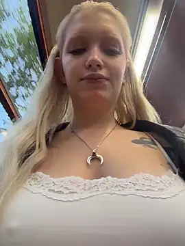 Snapshot of Milkyy_wway chatting on 05-16-26, 03:16 Milkyy wway online show from 05-16-26, 03:16
