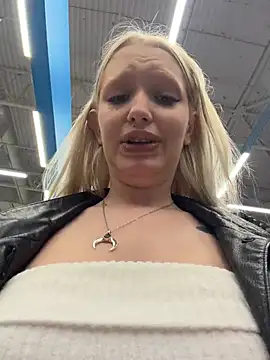Snapshot of Milkyy_wway chatting on 04-18-26, 05:21 Milkyy wway online show from 04-18-26, 05:21