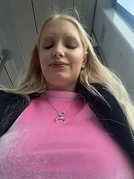 Snapshot of Milkyy_wway chatting on 04-25-26, 05:10 Milkyy wway online show from 04-25-26, 05:10