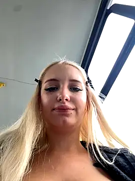 Snapshot of Milkyy_wway chatting on 09-26-25, 07:37 Milkyy wway online show from 09-26-25, 07:37