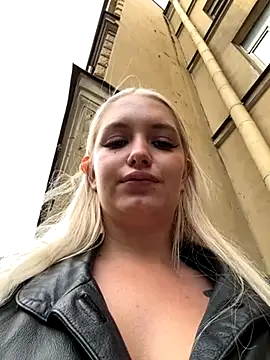 Snapshot of Milkyy_wway chatting on 09-15-25, 07:20 Milkyy wway online show from 09-15-25, 07:20