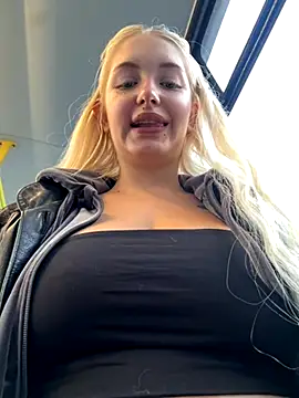 Snapshot of Milkyy_wway chatting on 10-12-25, 06:26 Milkyy wway online show from 10-12-25, 06:26