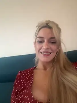 Snapshot of Lolitaxlola chatting on 03-17-25, 10:06 Lolitaxlola online show from 03-17-25, 10:06