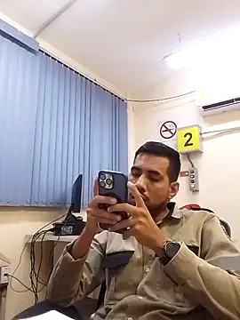 Snapshot of EnriquePersian197 chatting on 02-19-25, 01:18 EnriquePersian197 online show from 02-19-25, 01:18