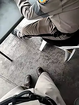 Snapshot of EnriquePersian197 chatting on 09-25-25, 06:36 EnriquePersian197 online show from 09-25-25, 06:36