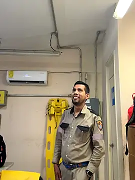 Snapshot of EnriquePersian197 chatting on 10-24-25, 12:20 EnriquePersian197 online show from 10-24-25, 12:20