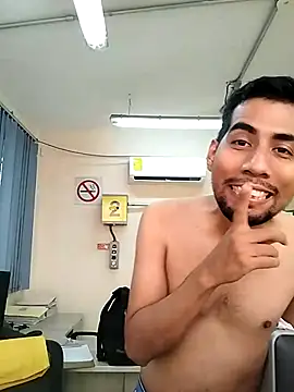 EnriquePersian197 online show from 11-17-25, 06:56