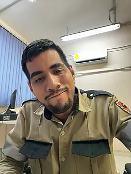 Snapshot of EnriquePersian197 chatting on 03-05-25, 01:31 EnriquePersian197 online show from 03-05-25, 01:31