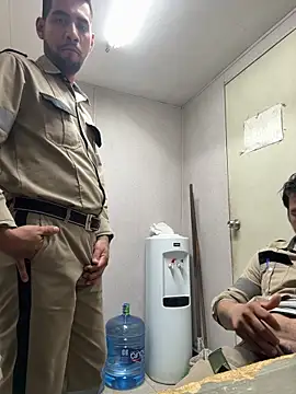 Snapshot of EnriquePersian197 chatting on 03-12-25, 05:35 EnriquePersian197 online show from 03-12-25, 05:35