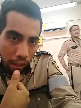 Snapshot of EnriquePersian197 chatting on 09-15-25, 06:52 EnriquePersian197 online show from 09-15-25, 06:52