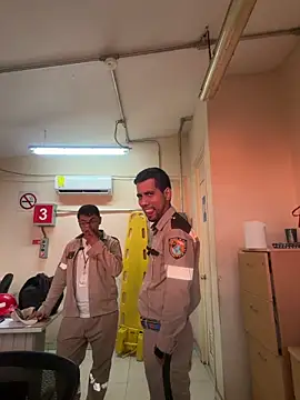 Snapshot of EnriquePersian197 chatting on 02-21-26, 12:12 EnriquePersian197 online show from 02-21-26, 12:12