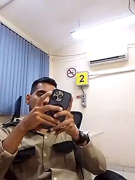 Snapshot of EnriquePersian197 chatting on 02-14-25, 02:18 EnriquePersian197 online show from 02-14-25, 02:18