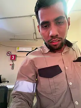 Snapshot of EnriquePersian197 chatting on 02-20-26, 12:18 EnriquePersian197 online show from 02-20-26, 12:18