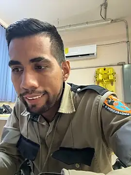 Snapshot of EnriquePersian197 chatting on 10-18-25, 03:41 EnriquePersian197 online show from 10-18-25, 03:41