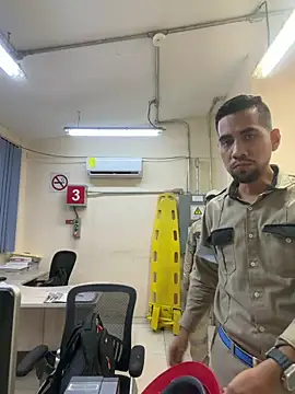 Snapshot of EnriquePersian197 chatting on 02-04-26, 12:11 EnriquePersian197 online show from 02-04-26, 12:11