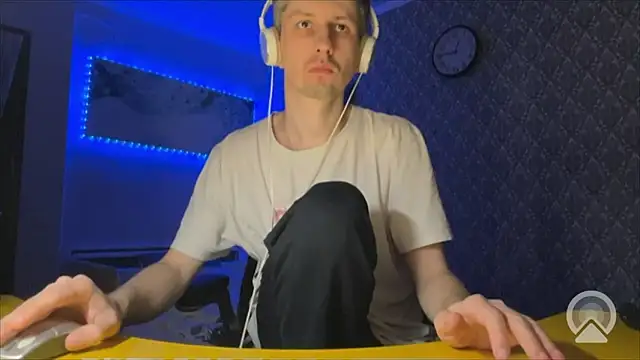 Aki-Laky online show from 12-22-25, 07:47