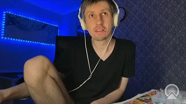 Aki-Laky online show from 04-12-26, 07:50