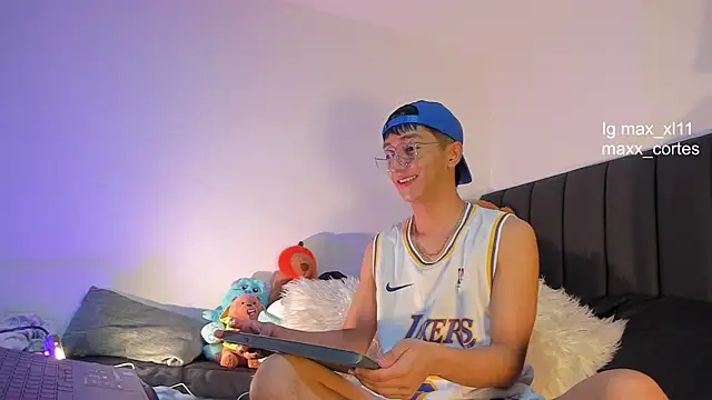 maxx cortes online show from 02-19-25, 01:29
