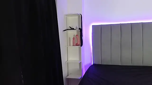 Snapshot of Alice-Rossi chatting on 12-05-24, 01:31 Alice-Rossi online show from 12-05-24, 01:31