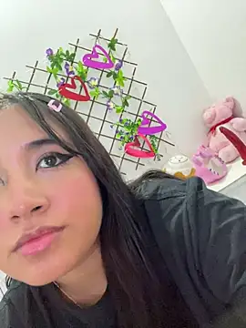 Snapshot of melyescobar chatting on 03-18-25, 12:06 melyescobar online show from 03-18-25, 12:06