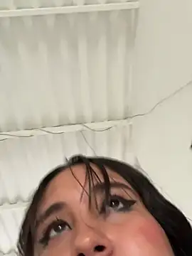 Snapshot of melyescobar chatting on 03-04-25, 03:15 melyescobar online show from 03-04-25, 03:15