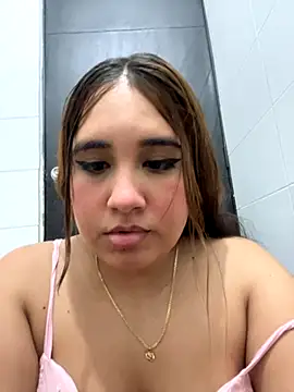 Snapshot of melyescobar chatting on 10-14-25, 03:29 melyescobar online show from 10-14-25, 03:29