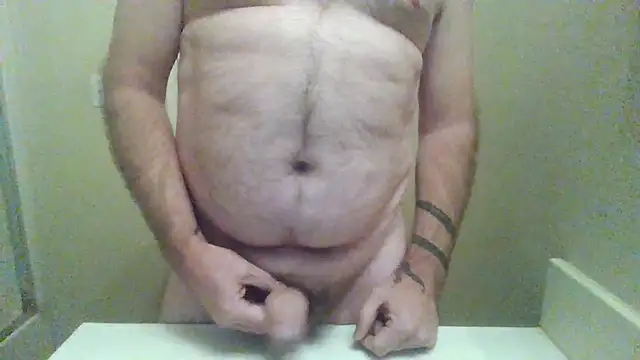 Snapshot of WatchinU82 chatting on 10-17-25, 05:33 WatchinU82 online show from 10-17-25, 05:33