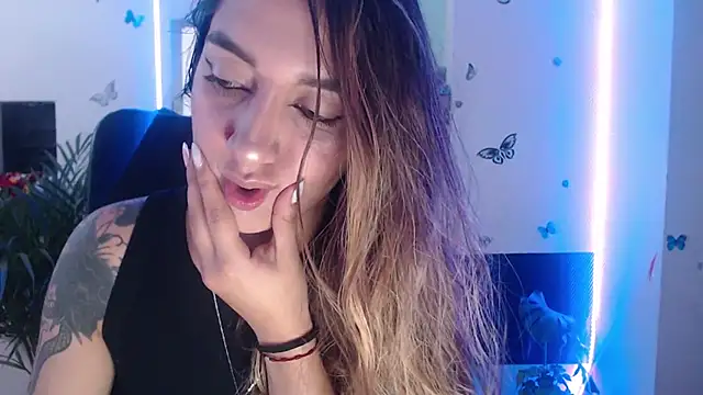 Snapshot of Lia-mitch chatting on 02-20-26, 01:57 Lia-mitch online show from 02-20-26, 01:57