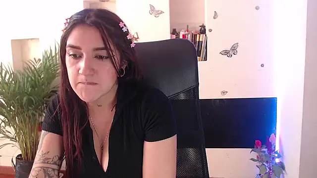 Snapshot of Lia-mitch chatting on 03-17-25, 08:19 Lia-mitch online show from 03-17-25, 08:19