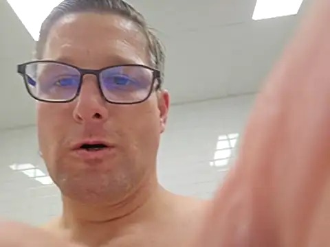 Snapshot of mneuert@xh chatting on 02-25-26, 06:41 mneuertxh online show from 02-25-26, 06:41