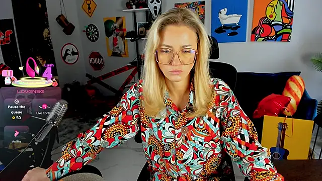 Snapshot of LadyIzabel chatting on 05-11-26, 05:42 LadyIzabel online show from 05-11-26, 05:42