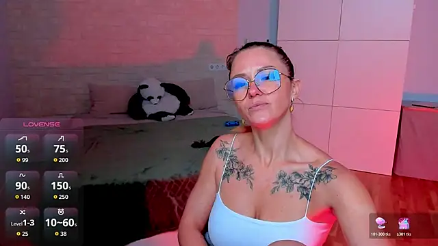 Snapshot of LadyIzabel chatting on 06-10-26, 10:38 LadyIzabel online show from 06-10-26, 10:38
