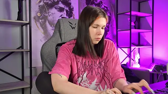 AliceSunday online show from 12-20-25, 05:10