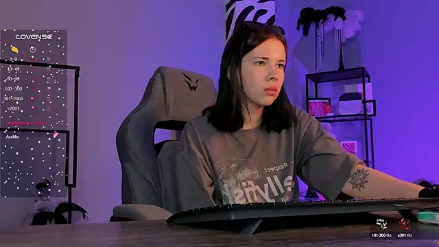 AliceSunday online show from 09-26-25, 01:56