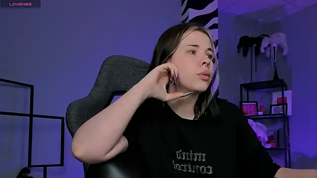 AliceSunday online show from 11-24-25, 02:22