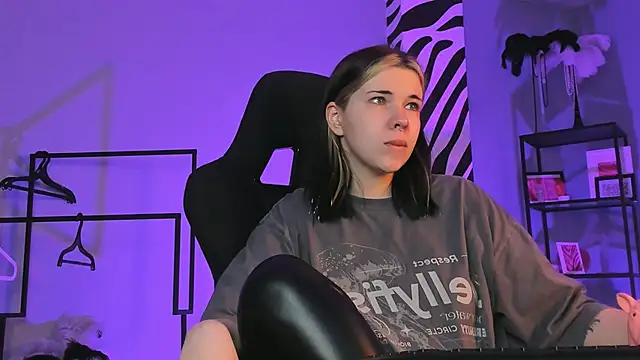 AliceSunday online show from 11-06-25, 02:04